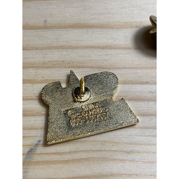 Star Student Enamel Pin Badge Red & Black Gold-Tone Metal - Picture 4 of 4